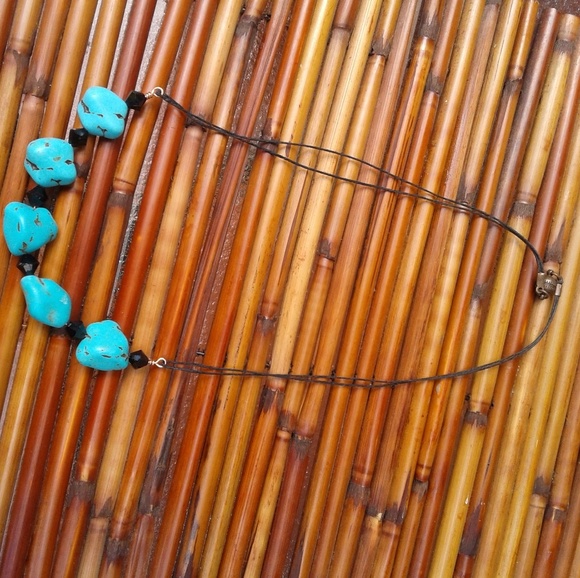 Faux turquoise necklace. - Picture 5 of 5